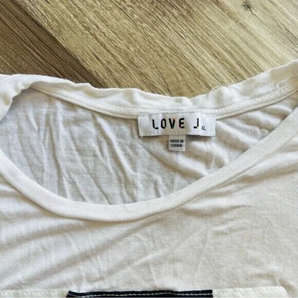 Love J. Women's White Ruffle Sleeve Graphic Blouse Size XL - Picture 2 of 8